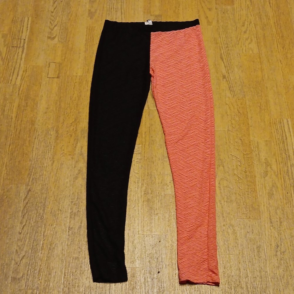 EASLE BLACK AND CORAL LEGGINS
